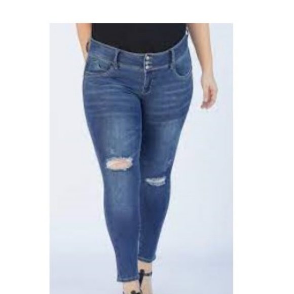 WannaBettaButt Plus size Women's  3 Button Up Sexy Jeans Dark Blue Plus 24 NWT! - Picture 2 of 10